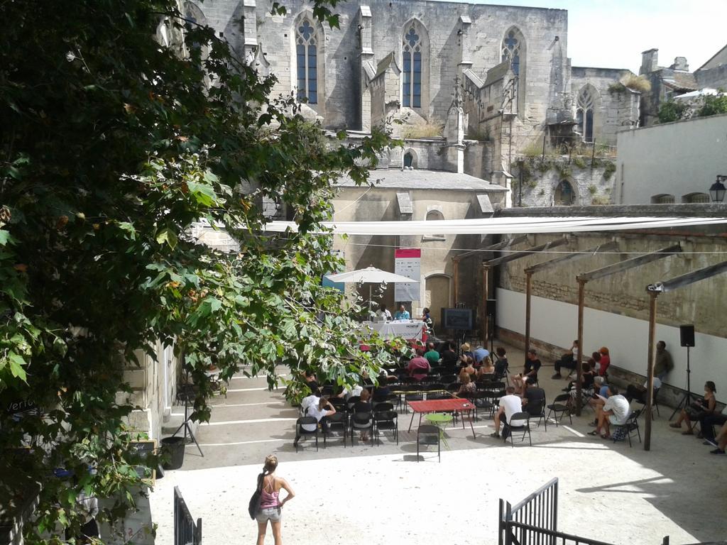 Arles Forum - Les Penitents Bleus Екстериор снимка